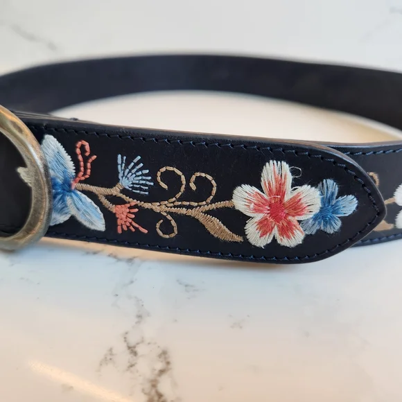 Johnny Was S/M Dark Navy Leather Belt with Floral Embroidery - Picture 8 of 10